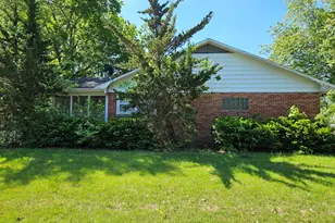 420 S Wood St, Nashville, IL 62263 - Photo 2