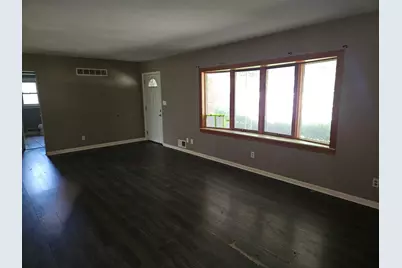 420 S Wood Street, Nashville, IL 62263 - Photo 6