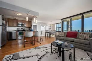 3660 N Lake Shore Dr, Chicago, IL 60613 - Photo 4