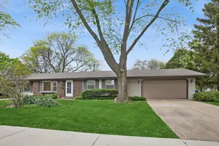 932 W Weathersfield Way, Schaumburg, IL 60193 - Photo 2