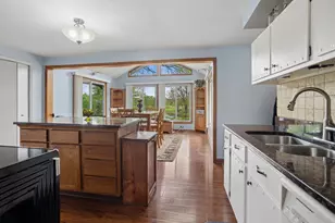 932 W Weathersfield Way, Schaumburg, IL 60193 - Photo 6