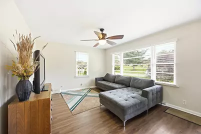 1112 Spruce Street, Lake in the Hills, IL 60156 - Photo 4