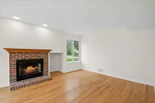 5513 Chancery Way, Lake in the Hills, IL 60156 - Photo 8