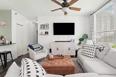 421 W Huron Street #1009, Chicago, IL 60654 - Photo 8