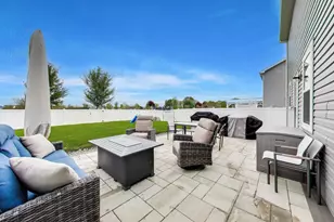 470 E Meadowdale Cir, Hampshire, IL 60140 - Photo 34