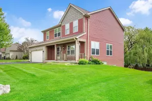 829 Red Barn Ln, Elgin, IL 60124 - Photo 2