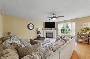 359 E Meuser Dr, Paxton, IL 60957 - Photo 4