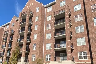 390 W Mahogany Ct, Palatine, IL 60067 - Photo 1