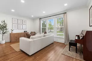 303 N Willow Rd, Elmhurst, IL 60126 - Photo 4