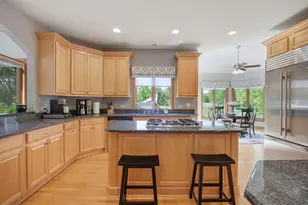 40W675 Stonebriar Ln, Elgin, IL 60124 - Photo 10