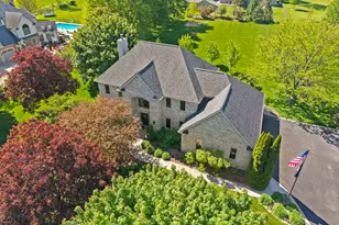 40W675 Stonebriar Ln, Elgin, IL 60124 - Photo 2