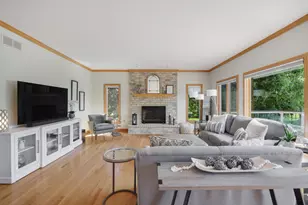 40W675 Stonebriar Ln, Elgin, IL 60124 - Photo 14