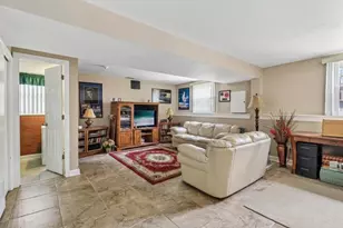 1117 Crescent Ct, Round Lake Beach, IL 60073 - Photo 16