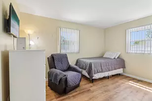 1117 Crescent Ct, Round Lake Beach, IL 60073 - Photo 14