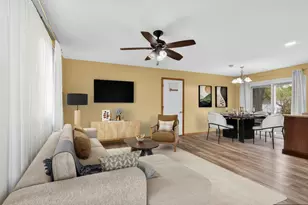 18320 W Linda Ln, Gurnee, IL 60031 - Photo 2