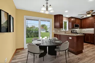 18320 W Linda Ln, Gurnee, IL 60031 - Photo 6