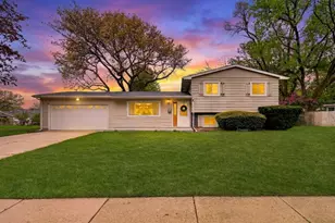 18320 W Linda Ln, Gurnee, IL 60031 - Photo 1