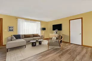 18320 W Linda Ln, Gurnee, IL 60031 - Photo 8