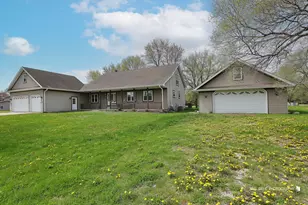 600 Meadow Ln, Winthrop Harbor, IL 60096 - Photo 2