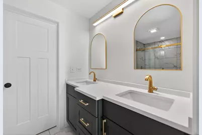 241 S Riverside Drive, Villa Park, IL 60181 - Photo 14