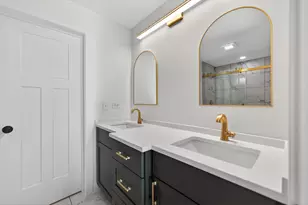 241 S Riverside Dr, Villa Park, IL 60181 - Photo 14