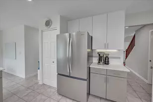 1355 Beckett Ln, Schaumburg, IL 60173 - Photo 14