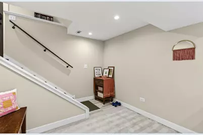 1715 W Balmoral Avenue, Chicago, IL 60640 - Photo 26