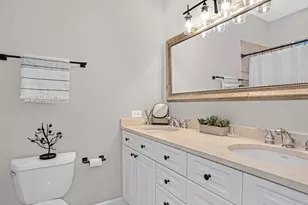 1131 W Wolfram St, Chicago, IL 60657 - Photo 10