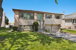 632 Polynesian Dr, Des Plaines, IL 60016 - Photo 1