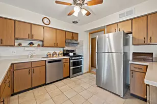 632 Polynesian Dr, Des Plaines, IL 60016 - Photo 8