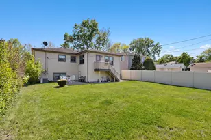 632 Polynesian Dr, Des Plaines, IL 60016 - Photo 26