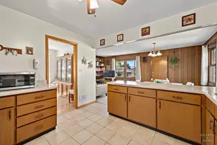 632 Polynesian Dr, Des Plaines, IL 60016 - Photo 6