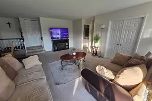 390 Springlake Ln, Aurora, IL 60504 - Photo 4