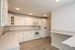 10231 Hawthorne Dr, Orland Park, IL 60462 - Photo 8