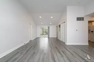10231 Hawthorne Dr, Orland Park, IL 60462 - Photo 4