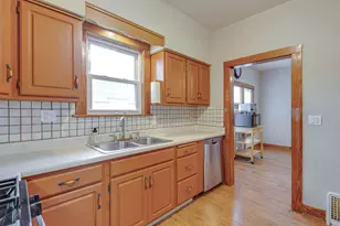 1027 St John St, Elgin, IL 60120 - Photo 4