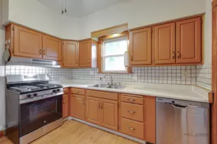 1027 St John St, Elgin, IL 60120 - Photo 2