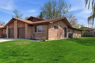 117 Virginia Ct, Streamwood, IL 60107 - Photo 2
