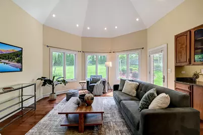 8827 Palisades Road, Burr Ridge, IL 60527 - Photo 14