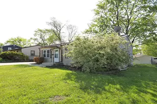 111 Elm Ln, Streamwood, IL 60107 - Photo 2
