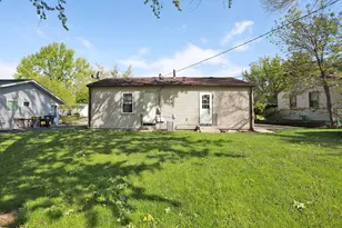 111 Elm Ln, Streamwood, IL 60107 - Photo 6