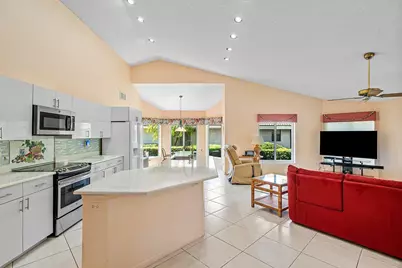 10215 Boca Woods Lane, Boca Raton, FL 33428 - Photo 10