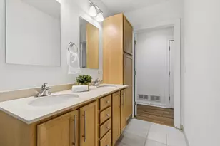 1152 W Roscoe St, Chicago, IL 60657 - Photo 14