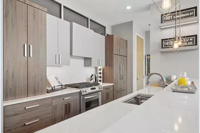 500 W Superior Street #1602, Chicago, IL 60654 - Photo 8