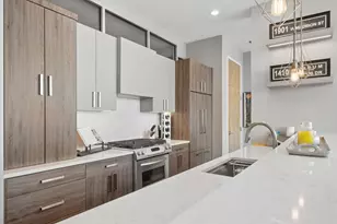 500 W Superior St, Chicago, IL 60654 - Photo 8
