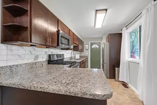 52 Sparrow Rd, Carpentersville, IL 60110 - Photo 8