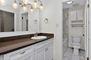 1715 Lakecliffe Dr, Wheaton, IL 60189 - Photo 14