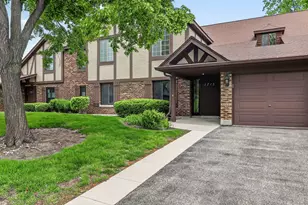 1715 Lakecliffe Dr, Wheaton, IL 60189 - Photo 2