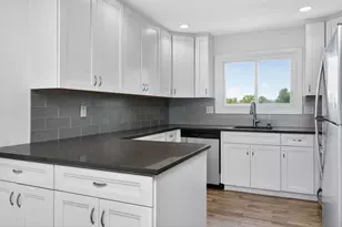 1715 Lakecliffe Dr, Wheaton, IL 60189 - Photo 8