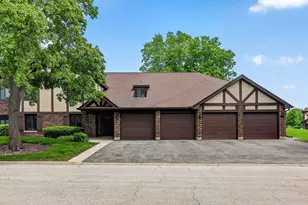 1715 Lakecliffe Dr, Wheaton, IL 60189 - Photo 1